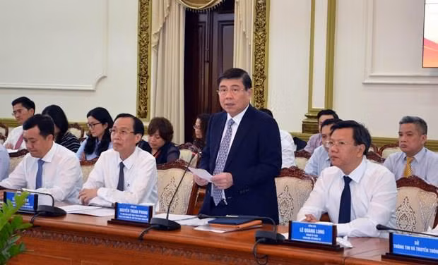 Instan a nuevos embajadores vietnamitas a contribuir al desarrollo de Ciudad Ho Chi Minh ảnh 1