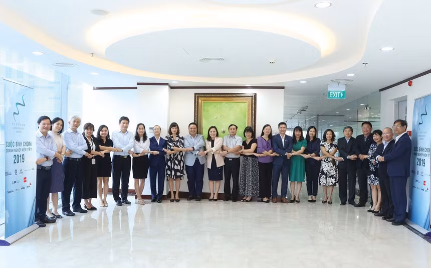 Otorgarán en Vietnam premios a mejores compañías que cotizan en bolsas locales ảnh 1