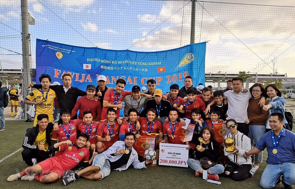 Participan casi mil vietnamitas en campeonato regional de fútbol en Japón ảnh 1