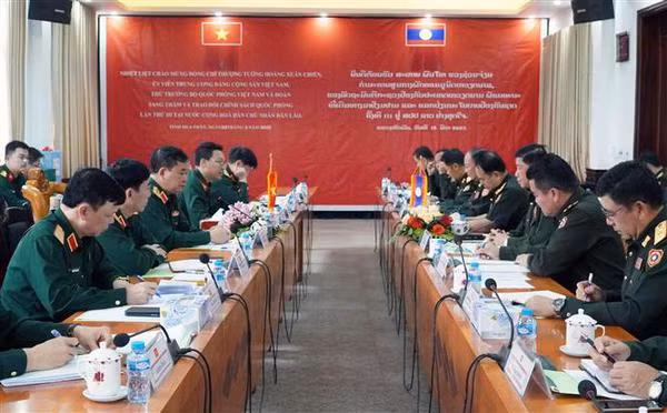 Vietnam y Laos intercambian políticas de defensa ảnh 1