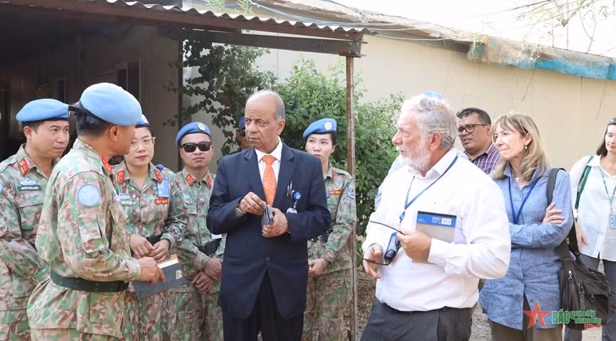 Dirigente de ONU conversa con ingenieros militares vietnamitas en Abyei ảnh 1