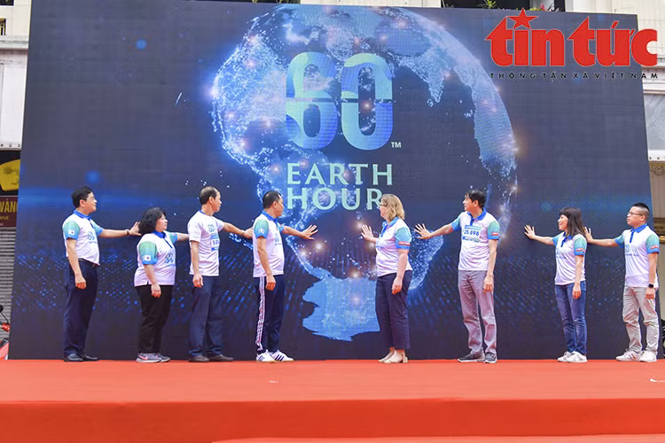 Más de mil personas participan en carrera por Hora del Planeta 2023 ảnh 1