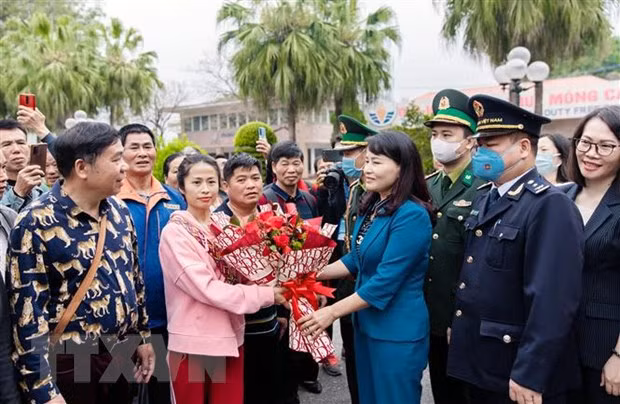 Puerta fronteriza entre Vietnam y China reabre para turistas en grupo ảnh 1