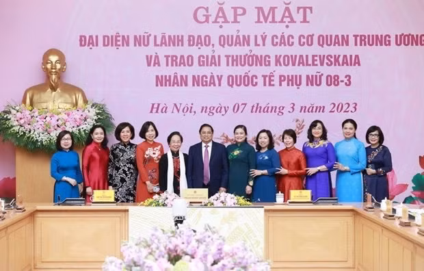Primer ministro insta a mayores esfuerzos para apoyar avance de las mujeres ảnh 1
