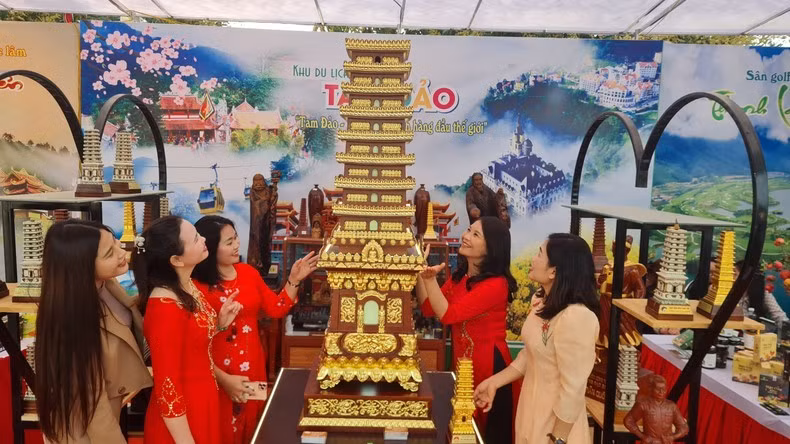 Celebran en provincia vietnamita festival primaveral de culto a la Diosa Madre ảnh 1 Celebran en provincia vietnamita festival primaveral de culto a la Diosa Madre ảnh 1