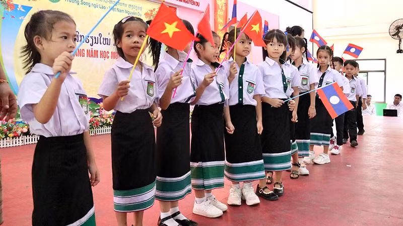 Escuela bilingüe laosiano-vietnamita celebra 15 años de fundación ảnh 1 Escuela bilingüe laosiano-vietnamita celebra 15 años de fundación ảnh 1