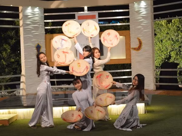 Celebrarán en Hanoi primer festival de trajes tradicionales de mujeres vietnamitas ảnh 1