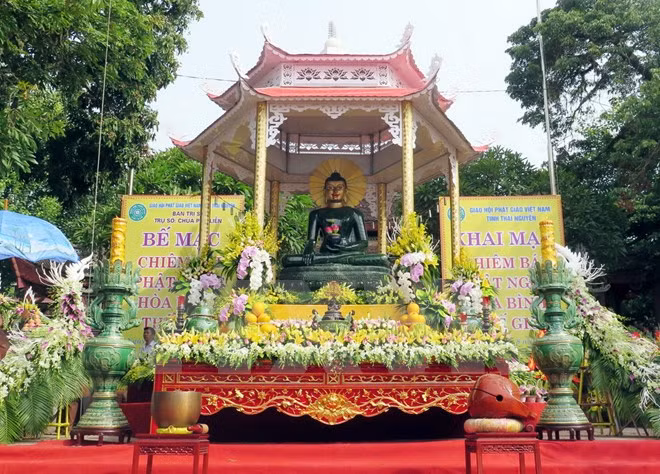 Exhiben en Vietnam estatua de Buda de jade más grande del mundo ảnh 1 Exhiben en Vietnam estatua de Buda de jade más grande del mundo ảnh 1