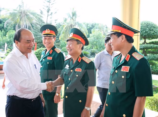 Gobierno garantizará recursos al ejército, afirma premier de Vietnam ảnh 1