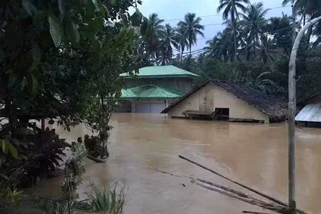Asciende a 68 la cifra de muertos por el paso de la tormenta Usman en Filipinas ảnh 1
