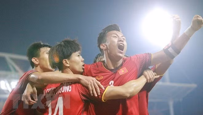 Premier vietnamita alienta a futbolistas para mejor actuación en la final de Copa AFF Suzuki ảnh 1 Premier vietnamita alienta a futbolistas para mejor actuación en la final de Copa AFF Suzuki ảnh 1