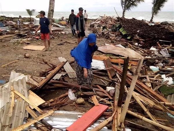 Al menos 168 fallecidos por tsunami en Indonesia ảnh 1