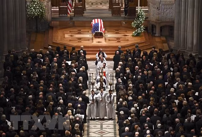 Dirigentes vietnamitas expresan condolencias por deceso de George H.W. Bush ảnh 1