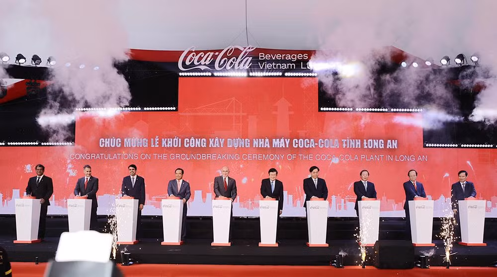 Coca-Cola inicia construcción de su mayor planta en Vietnam ảnh 1