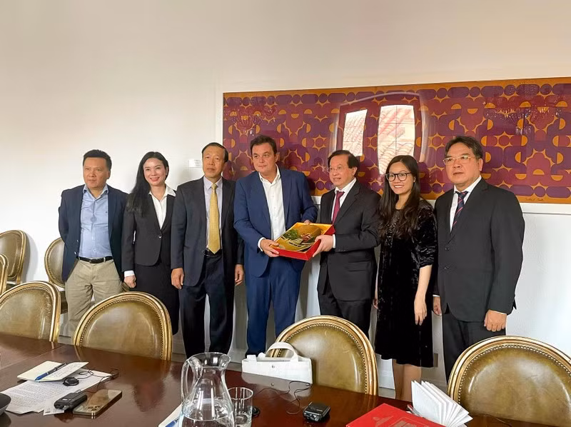 Vietnam y España por profundizar cooperación cultural y deportiva ảnh 1