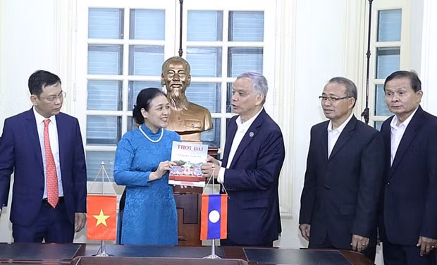 Vietnam y Laos cooperan en la diplomacia popular&nbsp; ảnh 1