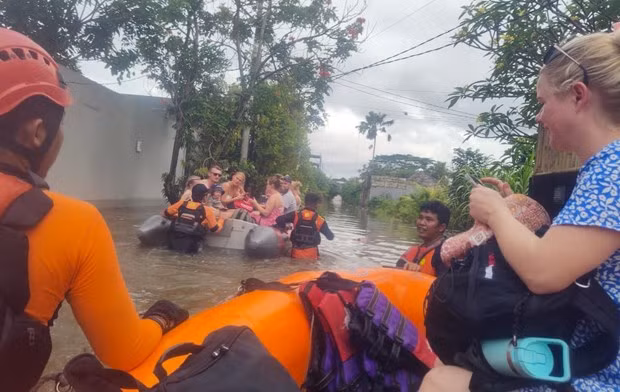 Al menos cinco personas murieron por inundaciones en Bali ảnh 1