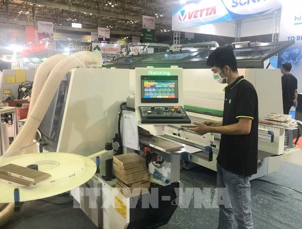 Efectúan 14ª Exposición internacional de maquinaria para industria maderera ảnh 1