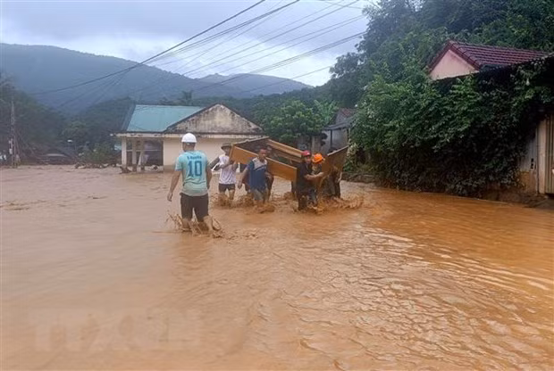 Inundaciones cobran vida de ocho personas en localidades vietnamitas ảnh 2