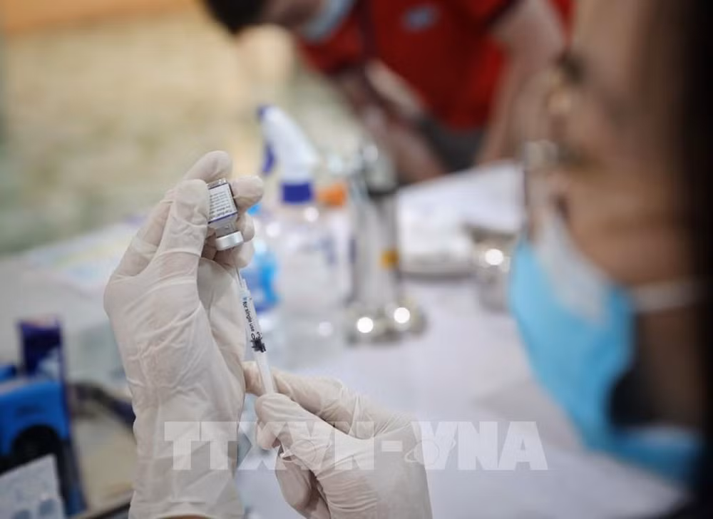 Disminuyen casos de la COVID-19 en Vietnam ảnh 1