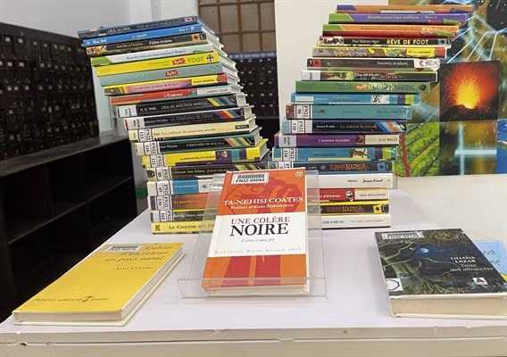 Inauguran espacio del libro francés en Hanoi ảnh 1