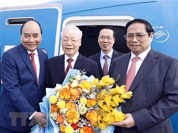 Visita de máximo dirigente partidista vietnamita a China evidencia amistad bilateral ảnh 1