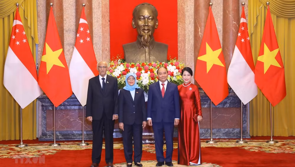 Concluye presidenta de Singapur visita de Estado a Vietnam ảnh 1 Concluye presidenta de Singapur visita de Estado a Vietnam ảnh 1