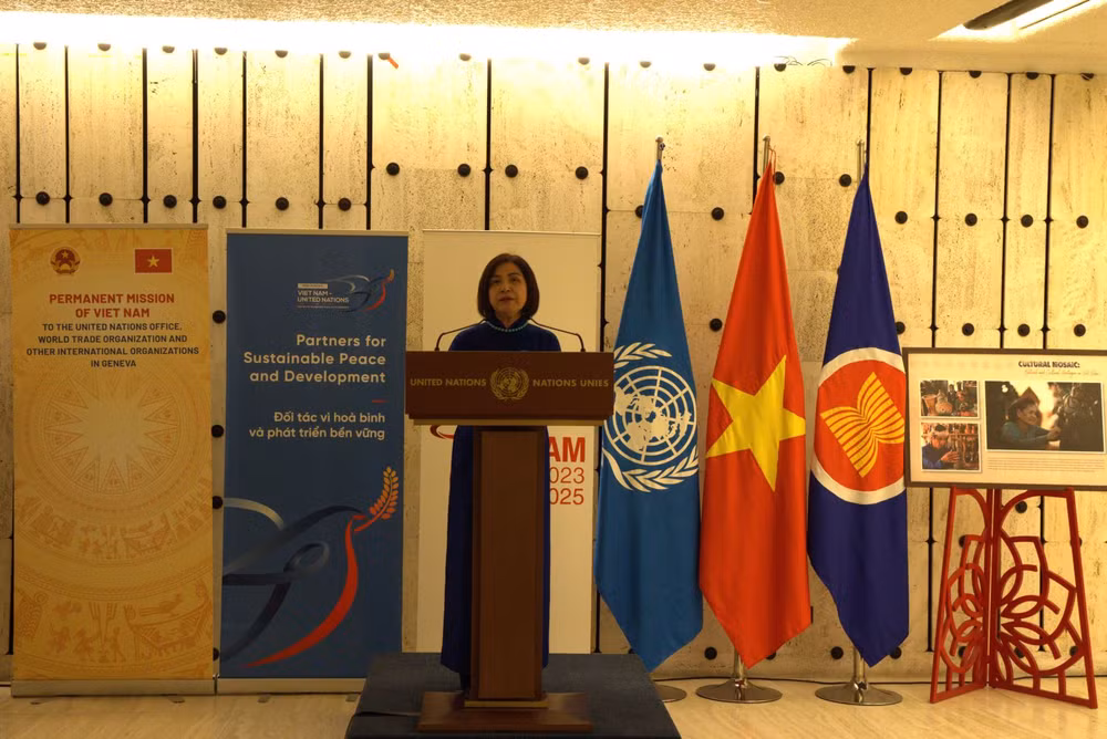 Oficina de ONU valora exposición fotográfica sobre patrimonio y cultura de Vietnam ảnh 2
