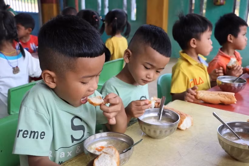 Exige premier de Vietnam garantizar educación para niños étnicos ảnh 2