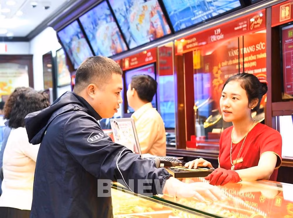 Banco Estatal de Vietnam pide cautela en el comercio de oro ảnh 1