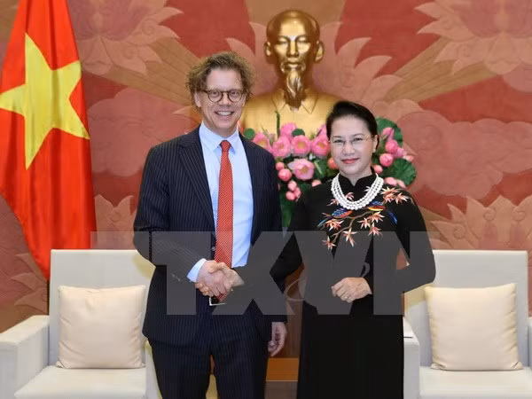 Presidenta del Parlamento de Vietnam destaca relaciones con Suecia y Hungría ảnh 1 Presidenta del Parlamento de Vietnam destaca relaciones con Suecia y Hungría ảnh 1