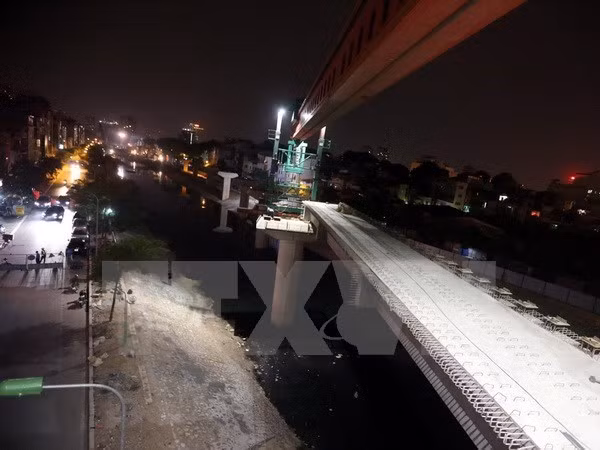 Primer ferrocaril elevado de Vietnam entrará en funcionamiento experimental ảnh 1