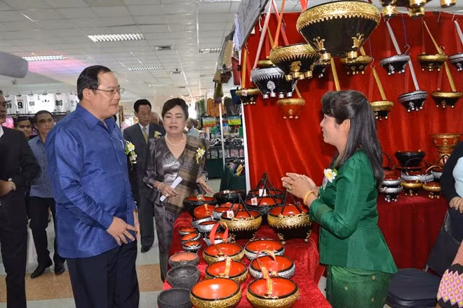 Empresarios de Laos y Francia intensifican cooperación ảnh 1