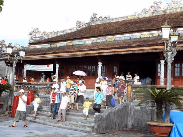 Antigua capital imperial de Vietnam recibe 100 mil turistas durante el Tet ảnh 1