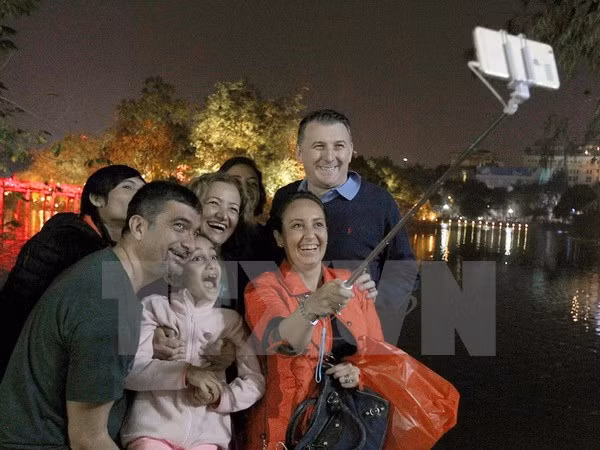 Vietnam registra gran afluencia de turistas en ambos extremos del país ảnh 1
