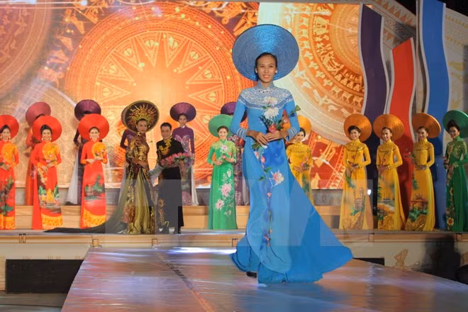 Festival de Ao Dai de Ciudad Ho Chi Minh, un viaje a la historia y las tradicionales ảnh 1 Festival de Ao Dai de Ciudad Ho Chi Minh, un viaje a la historia y las tradicionales ảnh 1