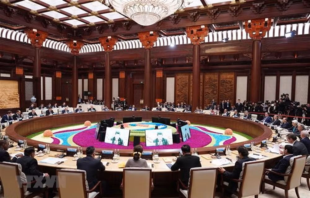 Premier vietnamita asiste a mesa redonda de líderes del Foro de la Franja y la Ruta ảnh 1