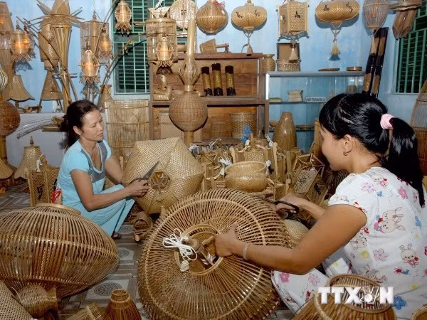Aldeas de oficios tradicionales desempeñan un importante papel en el desarrollo de Vietnam ảnh 1