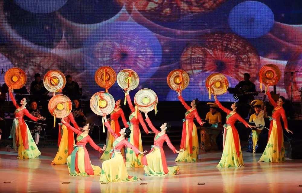 Actúan en Corea de Norte artistas populares vietnamitas ảnh 1 Actúan en Corea de Norte artistas populares vietnamitas ảnh 1