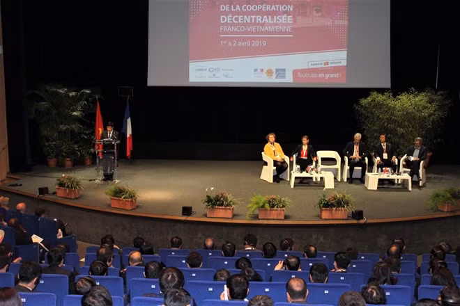 Impulsan cooperación entre localidades vietnamitas y francesas ảnh 1