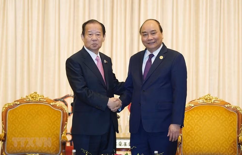 Premier vietnamita recibe al líder del Partido Liberal Democrático de Japón ảnh 1