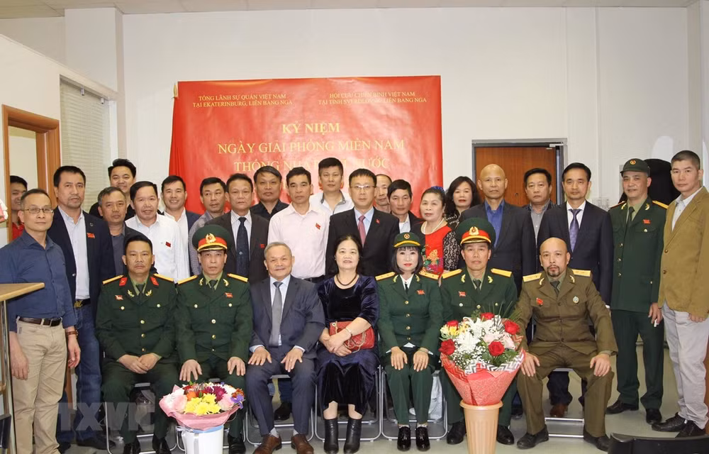 Conmemoran Día de Reunificación de Vietnam en Rusia y Corea del Sur ảnh 1