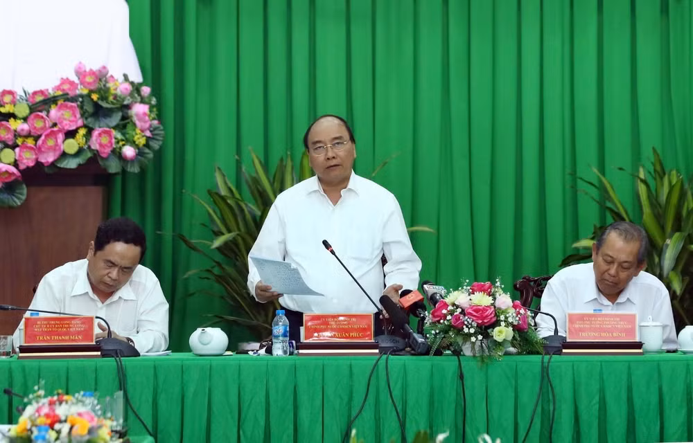 Premier vietnamita aboga por eliminar trabas para desarrollo infraestructura de transporte en Delta del Mekong ảnh 1