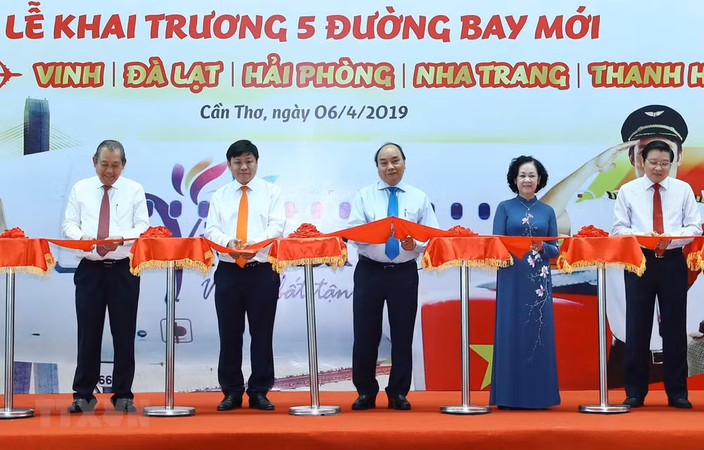 Premier vietnamita participa en inauguración de nuevos vuelos a ciudad de Can Tho ảnh 1