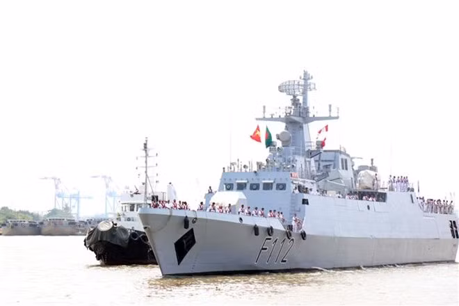 Realiza buque de la Armada de Bangladesh visita amistosa a Ciudad Ho Chi Minh ảnh 1
