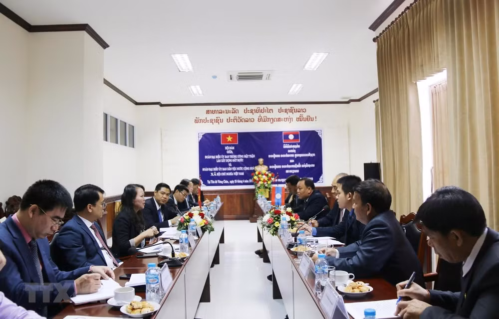 Intensifican Vietnam y Laos cooperación en asuntos étnicos ảnh 1
