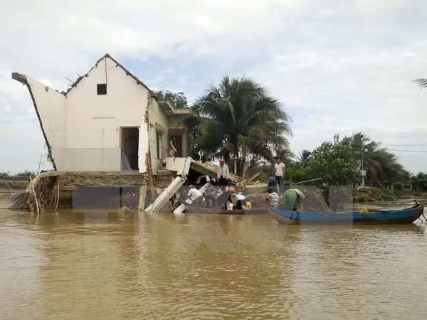Ensayan alumnos vietnamitas acciones para prevenir desastres naturales y combatir el cambio climático ảnh 1