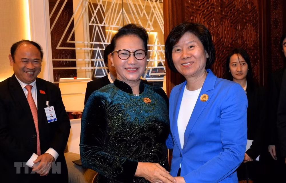 Dispuesto Vietnam a cooperar con China en diversos sectores, afirma líder parlamentaria ảnh 1