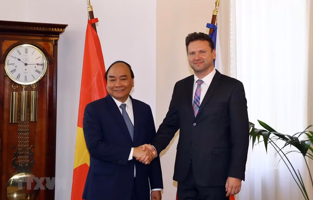 Premier vietnamita pide apoyo para acelerar firma de TLC entre Unión Europea y su país ảnh 1