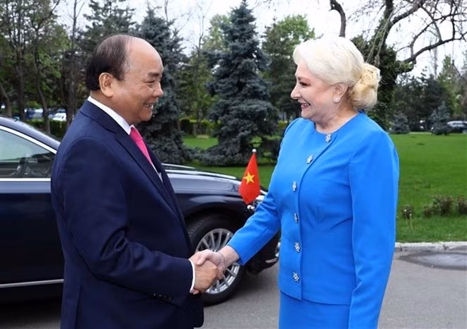 Viorica Dancila preside acto de bienvenida al primer ministro vietnamita en Bucarest ảnh 1 Viorica Dancila preside acto de bienvenida al primer ministro vietnamita en Bucarest ảnh 1